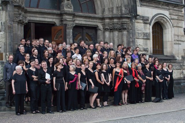 Aufstellung der Friedenskantorei Leipzig vor der Michaeliskirche