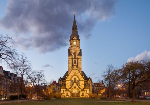 Michaeliskirche Ansicht von Süden her in Abendstimmung